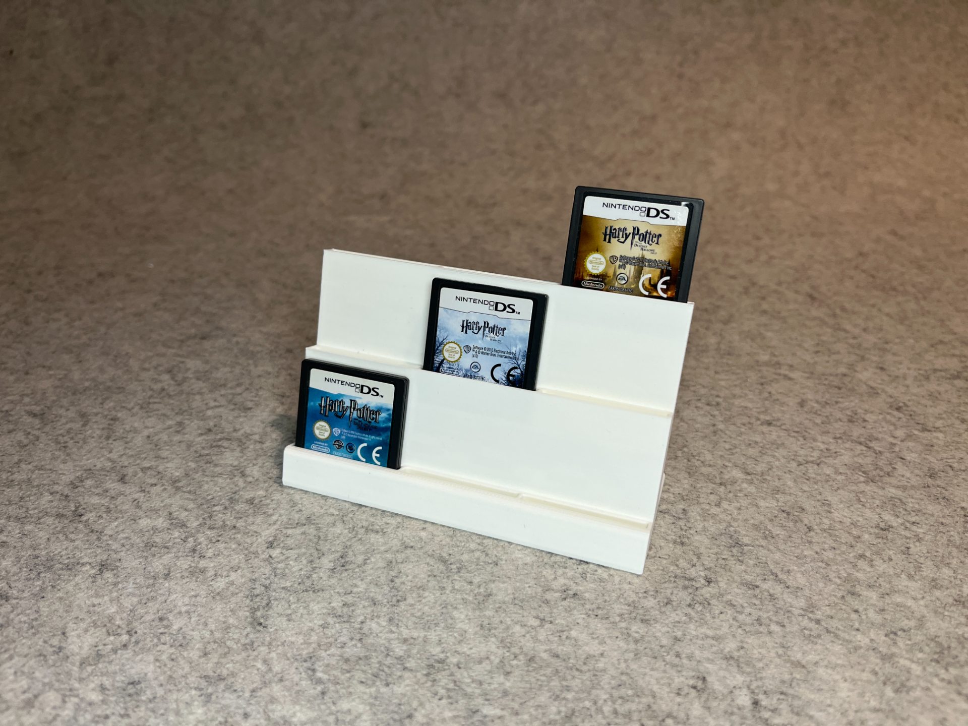 Display stand for Nintendo DS 3DS games