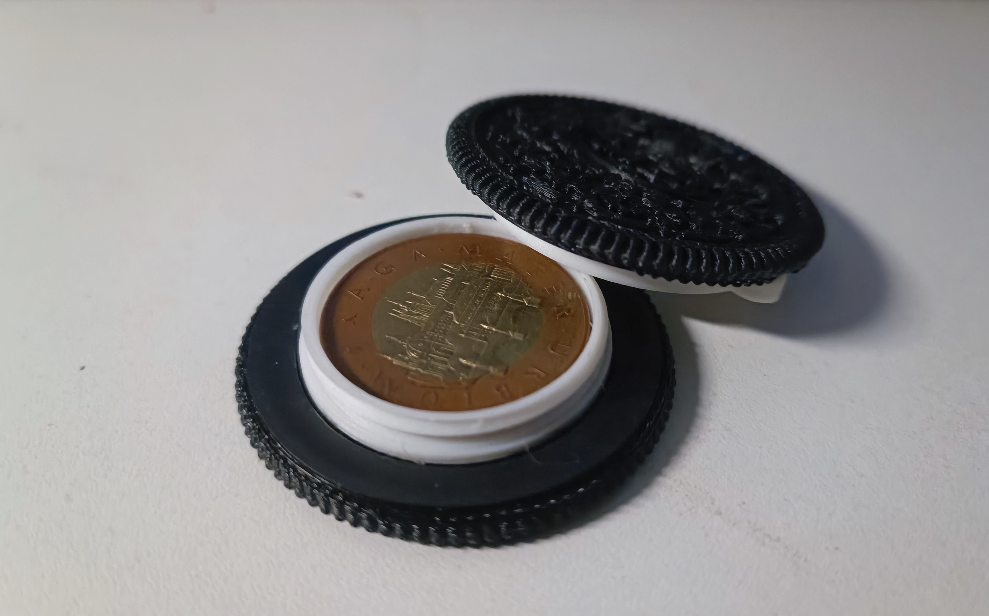 Oreo - keychain, secret box