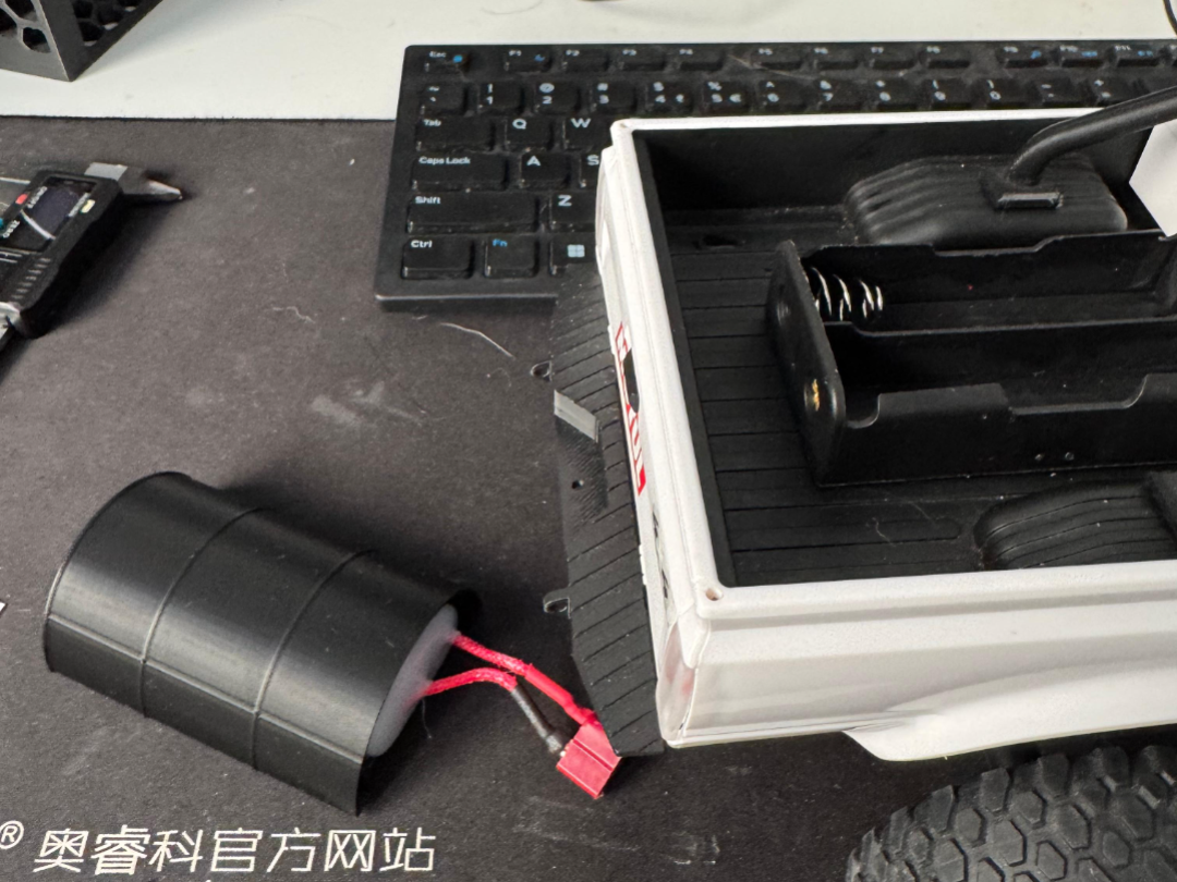 Oil tank - RC battery cover