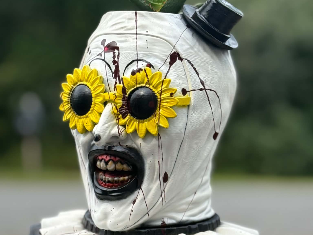 Art the clown planter