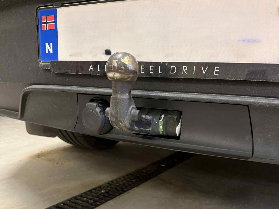 Model Y Juniper 13 pin trailer plug spacer