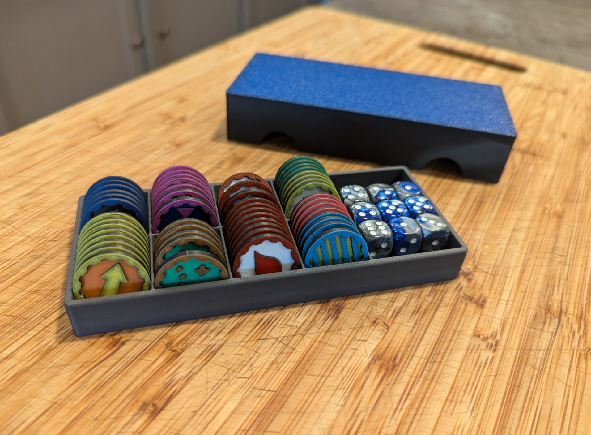 Wargaming token tray with lid