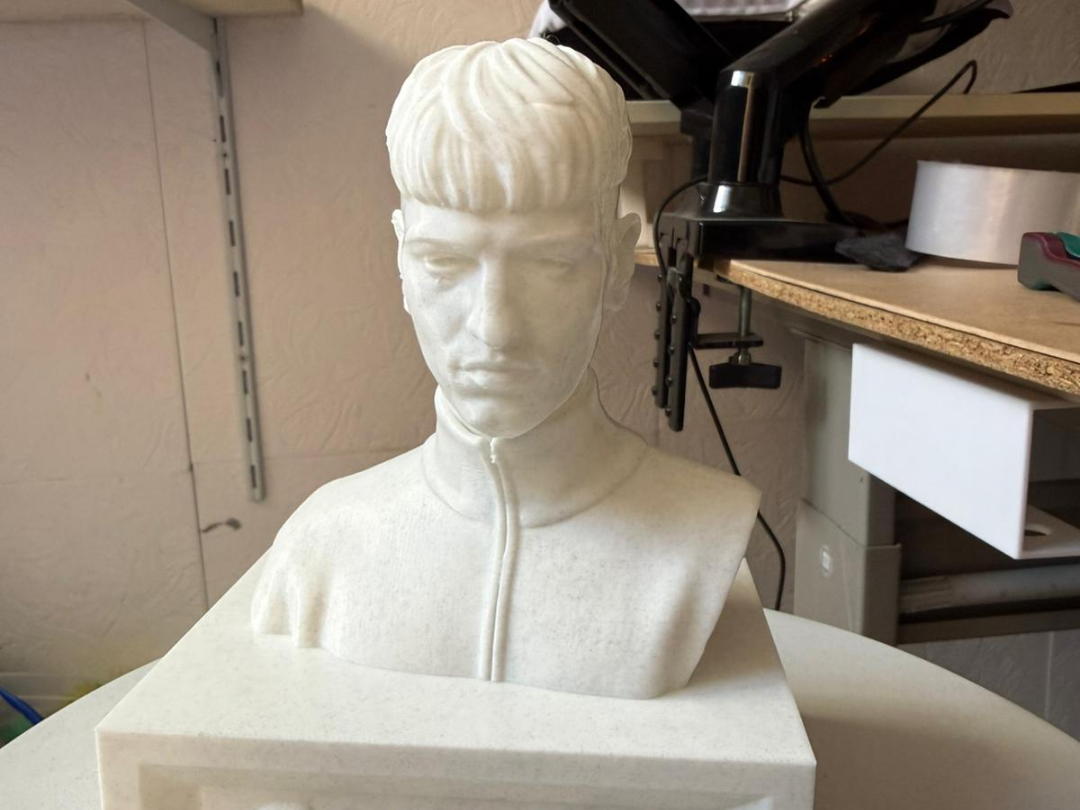 Promessa Rapper busto con base