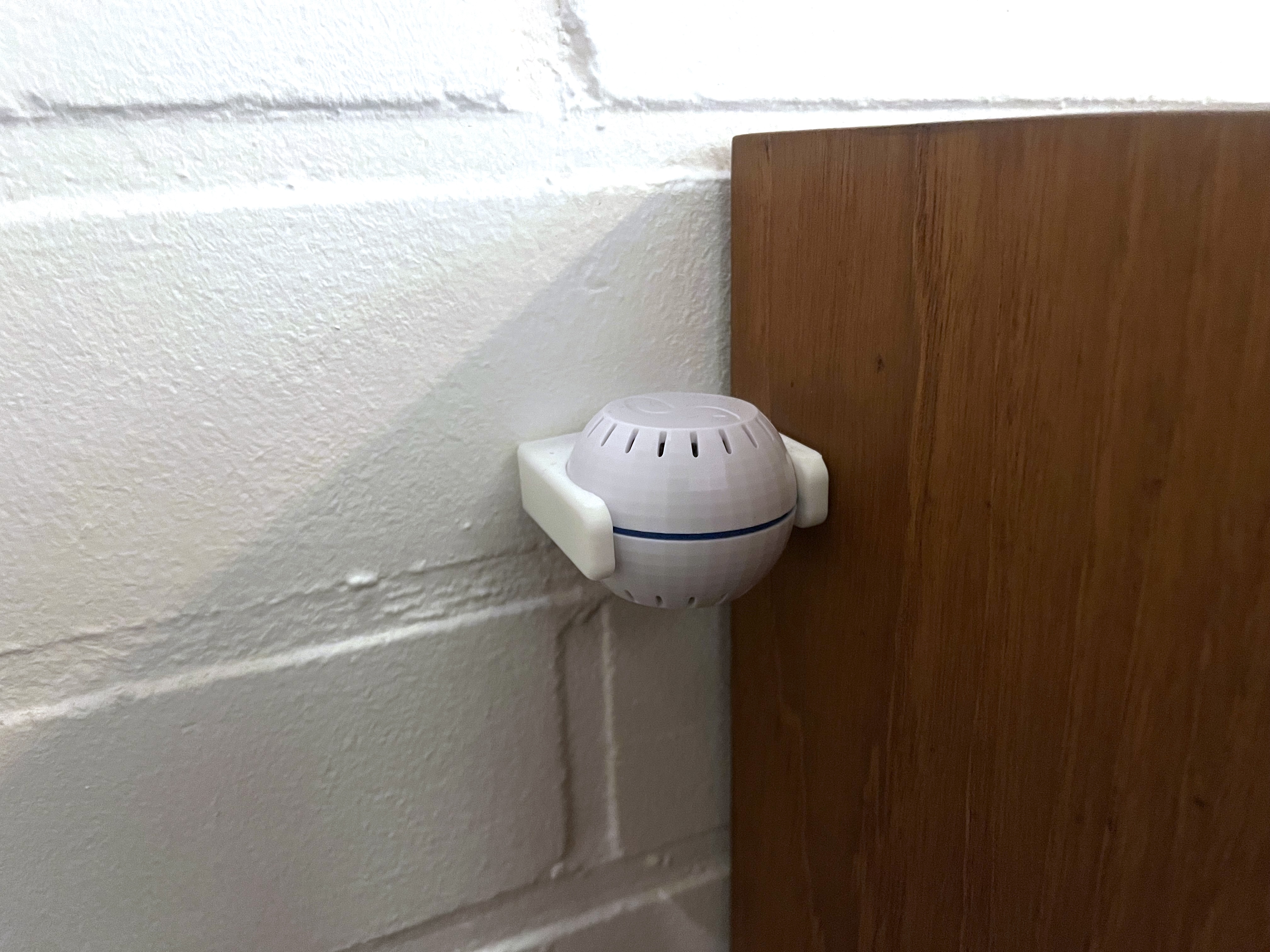 Shelly H&T adhesive mount