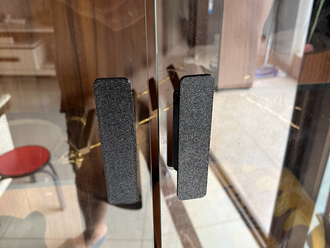 Glass handle