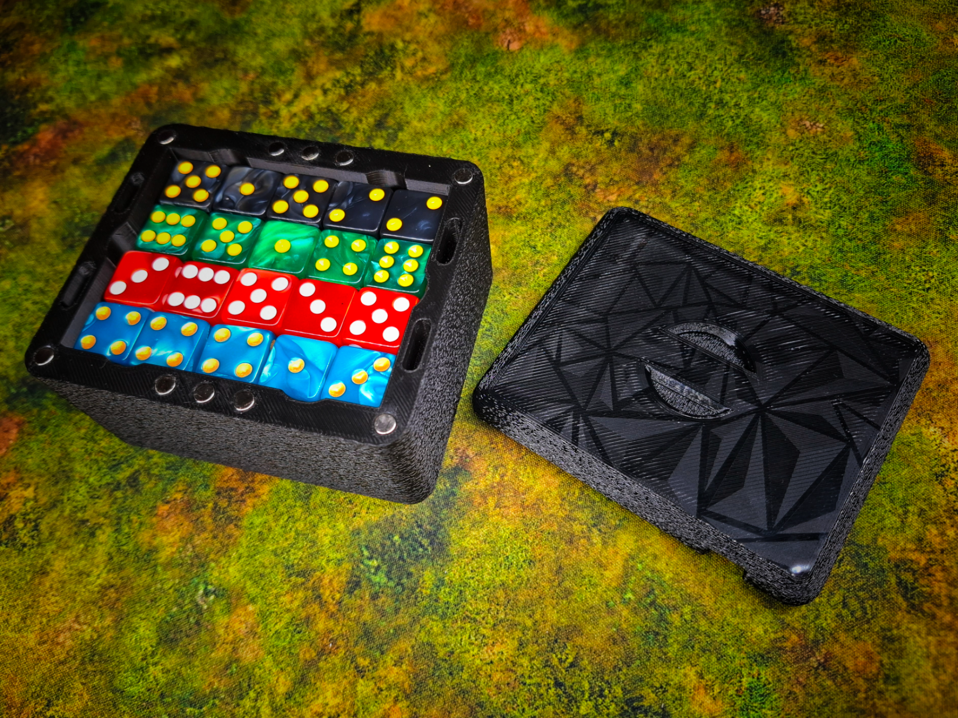 16mm dice box with magnets