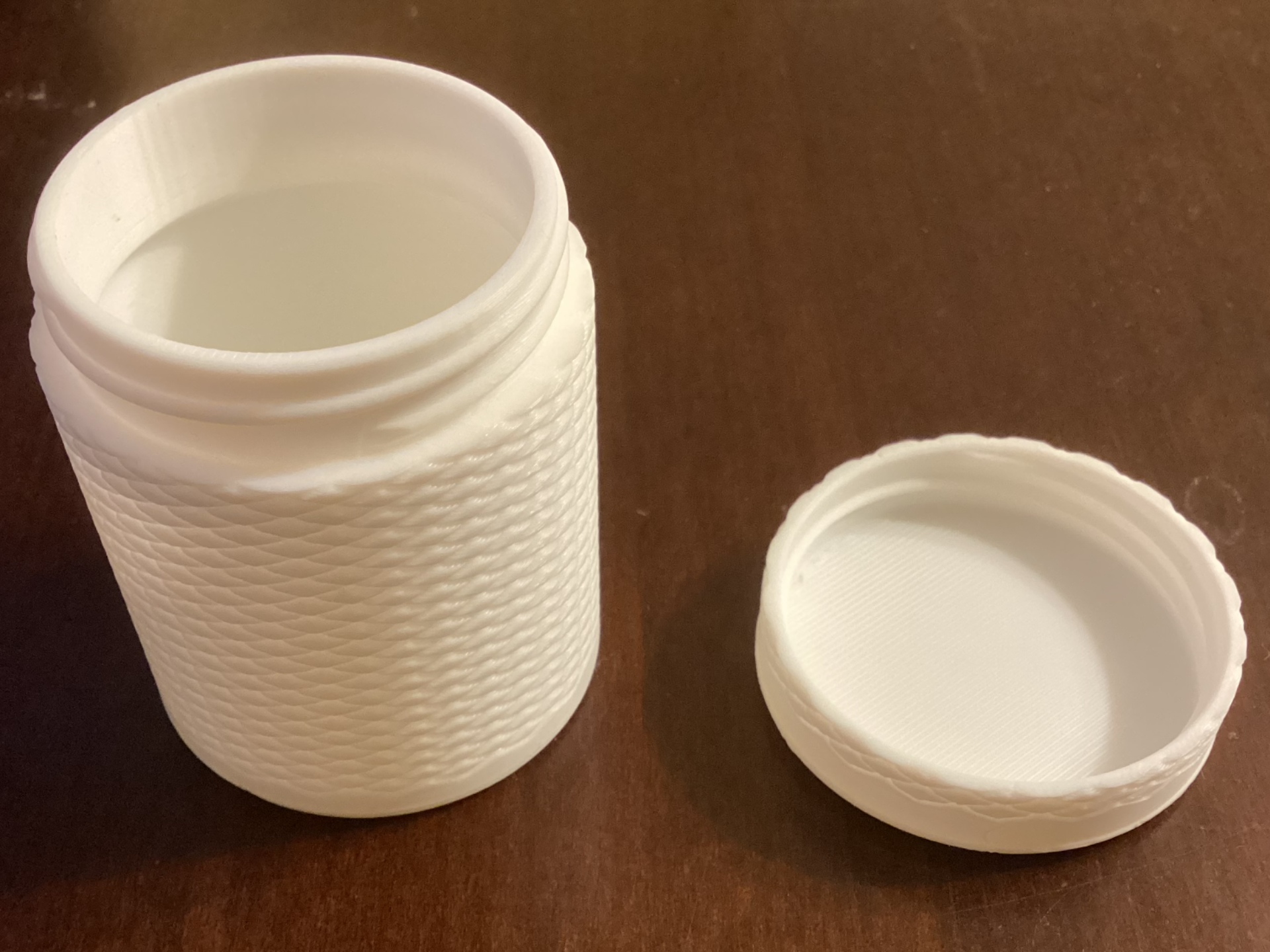 Container (Twist Lid and Lineup Diamond Pattern)