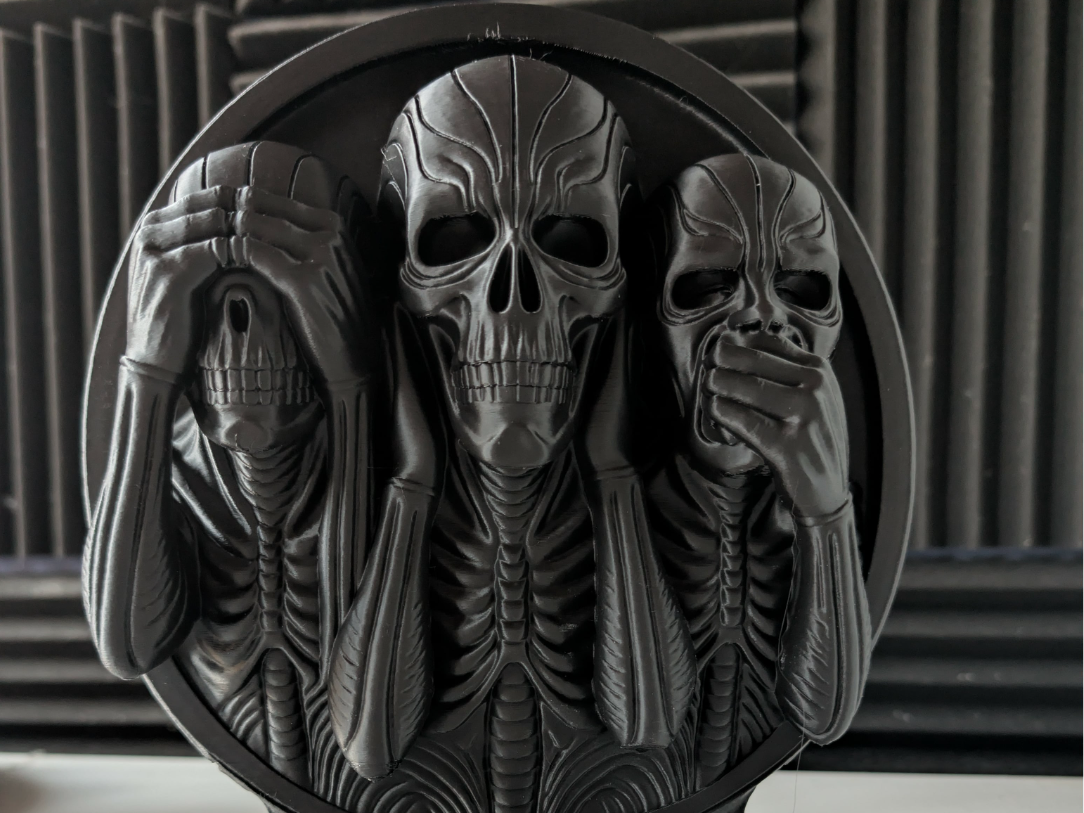 Giger Skull Relief – Nichts hören, nichts sagen