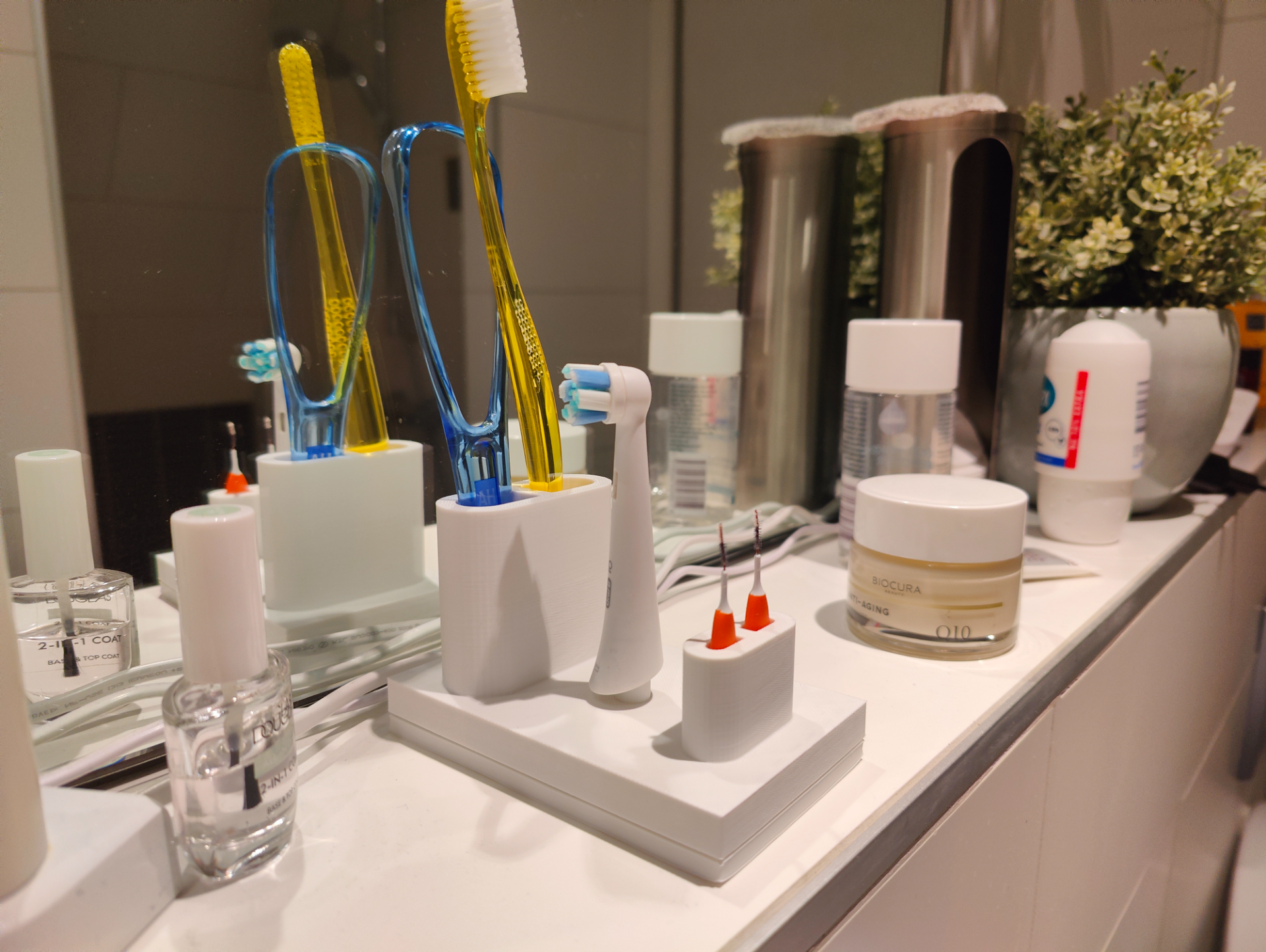 Higen-Hygienic toothbrush holder