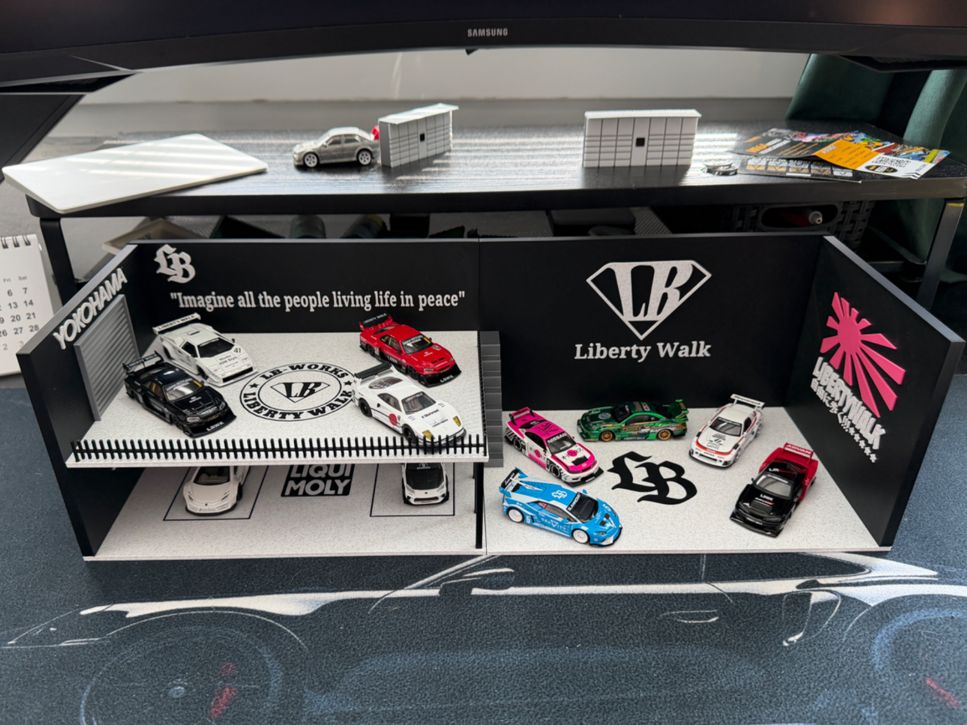 LBWK garage for 1:64 scale cars