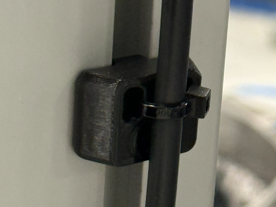 Cable clip