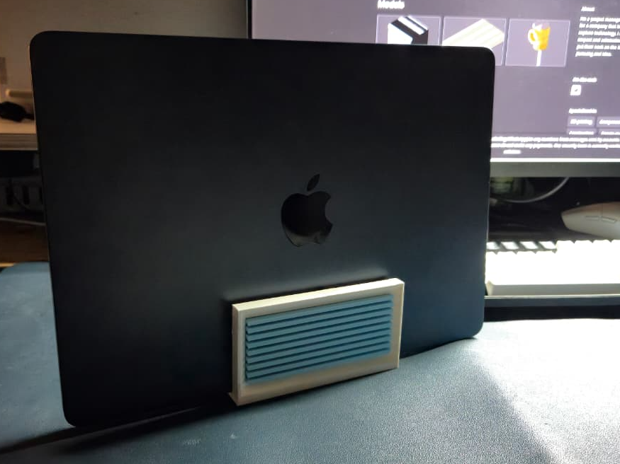 Minimal Panel Laptop Stand