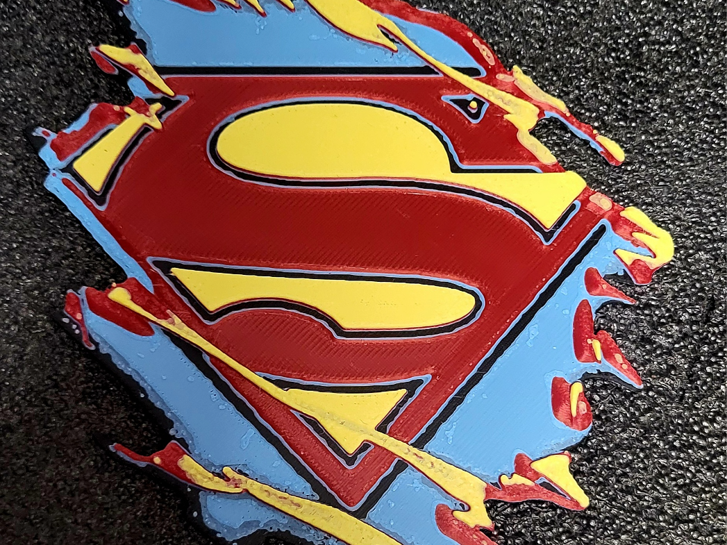 logo Superman damaged