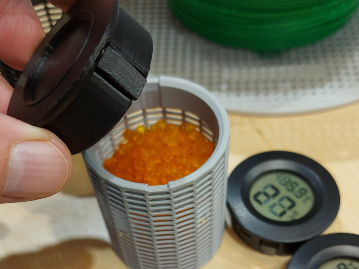 Spool Desiccant Container with Hygrometer
