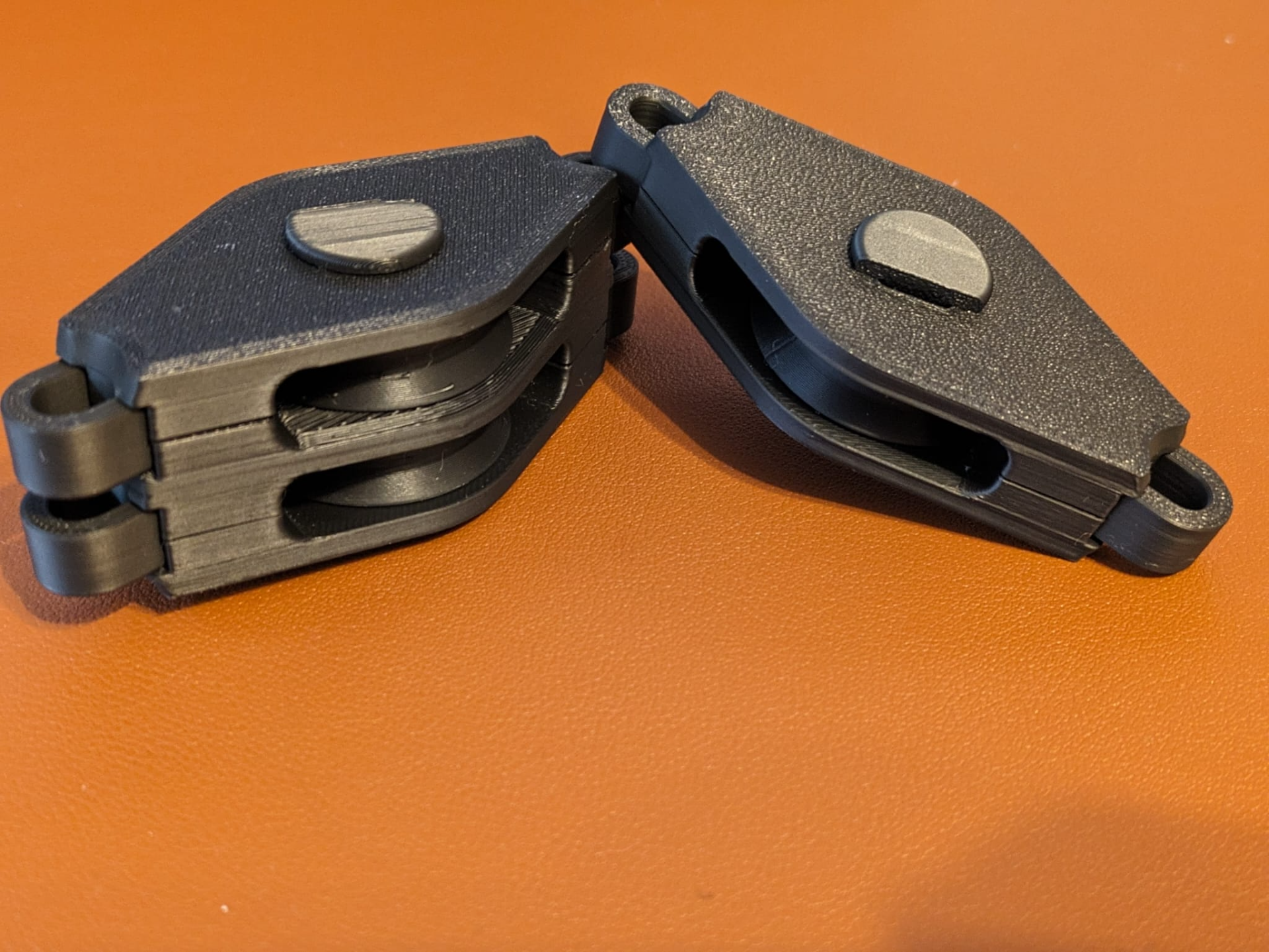 Single/double pulley with two attachment points.