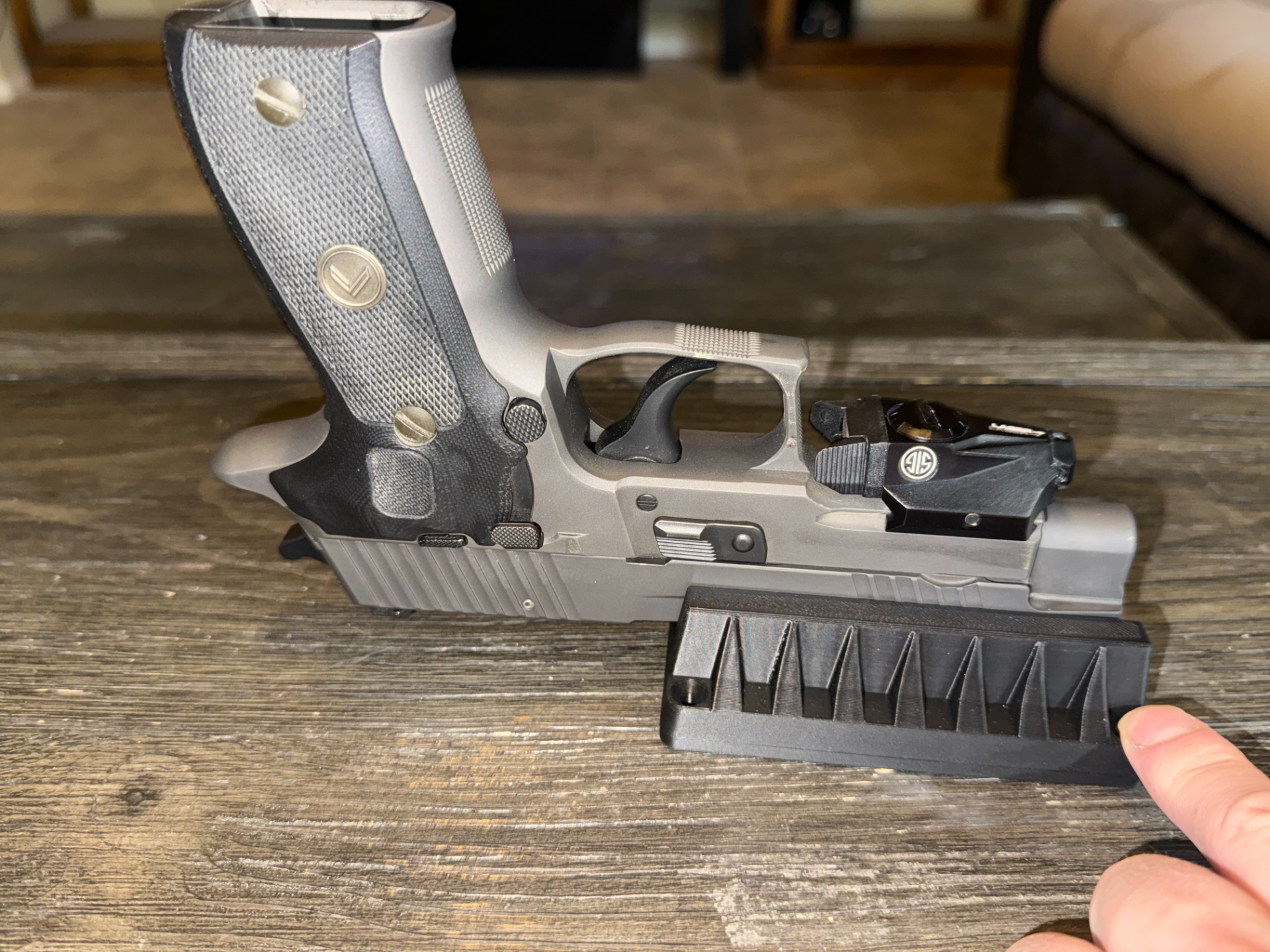SIG P226 .40 S&W Magnetic Gun Mount