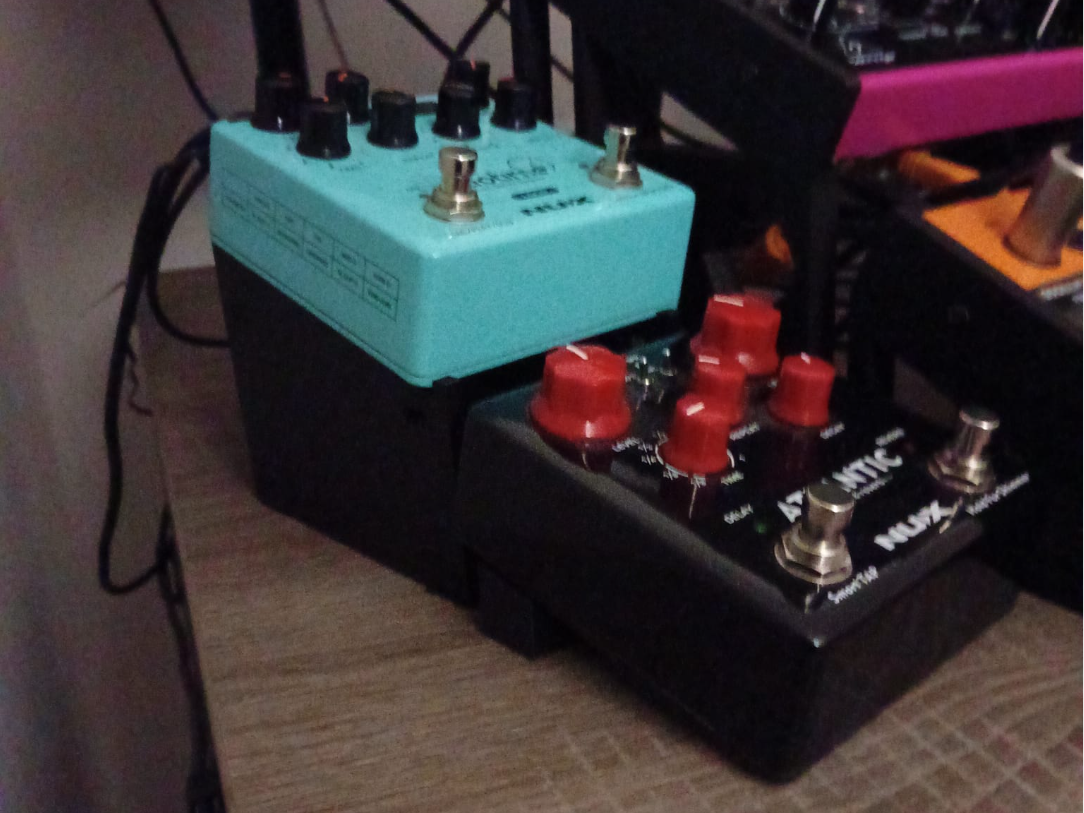 Raised Desk Stand for Guitar Pedals