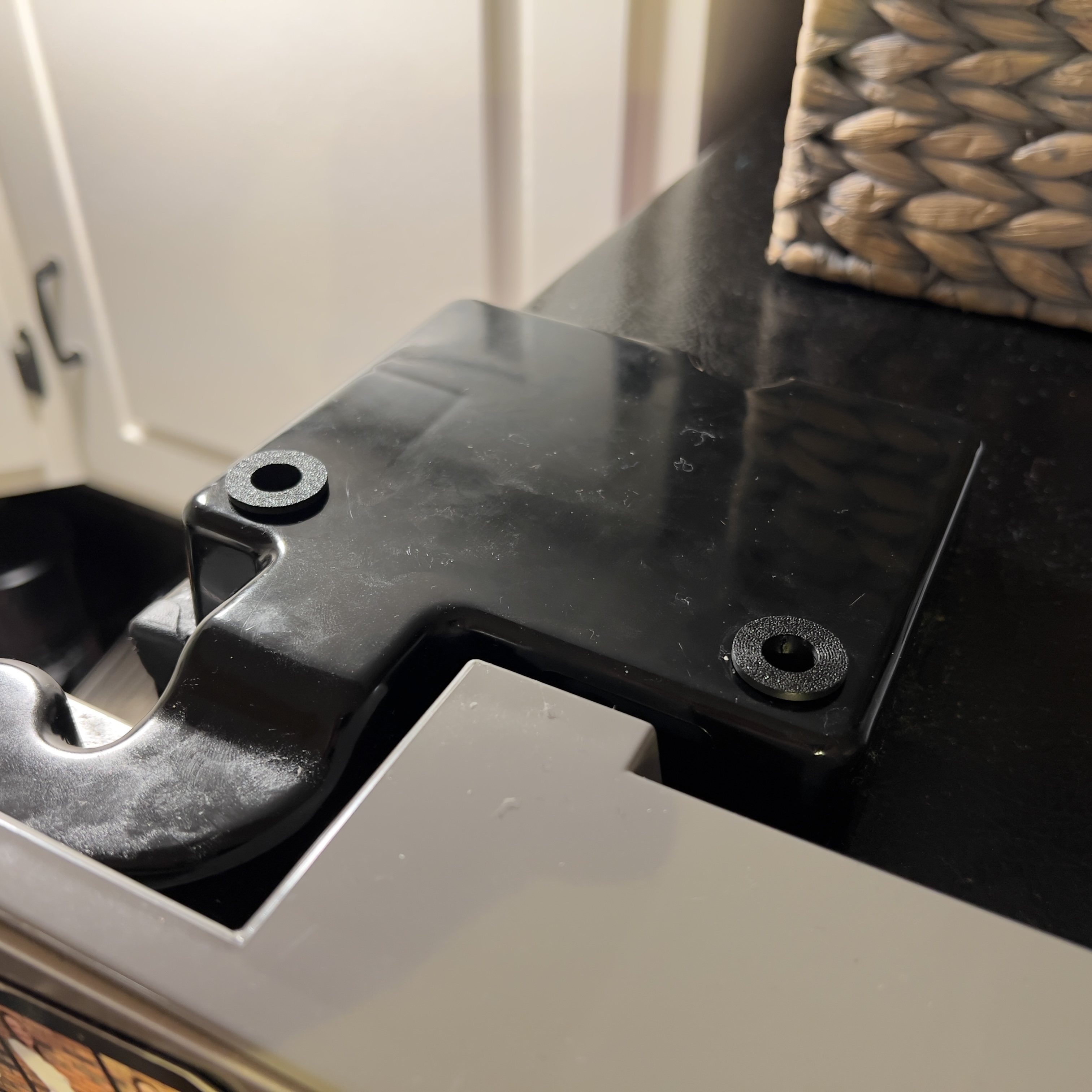 Frigidaire Hinge Plug