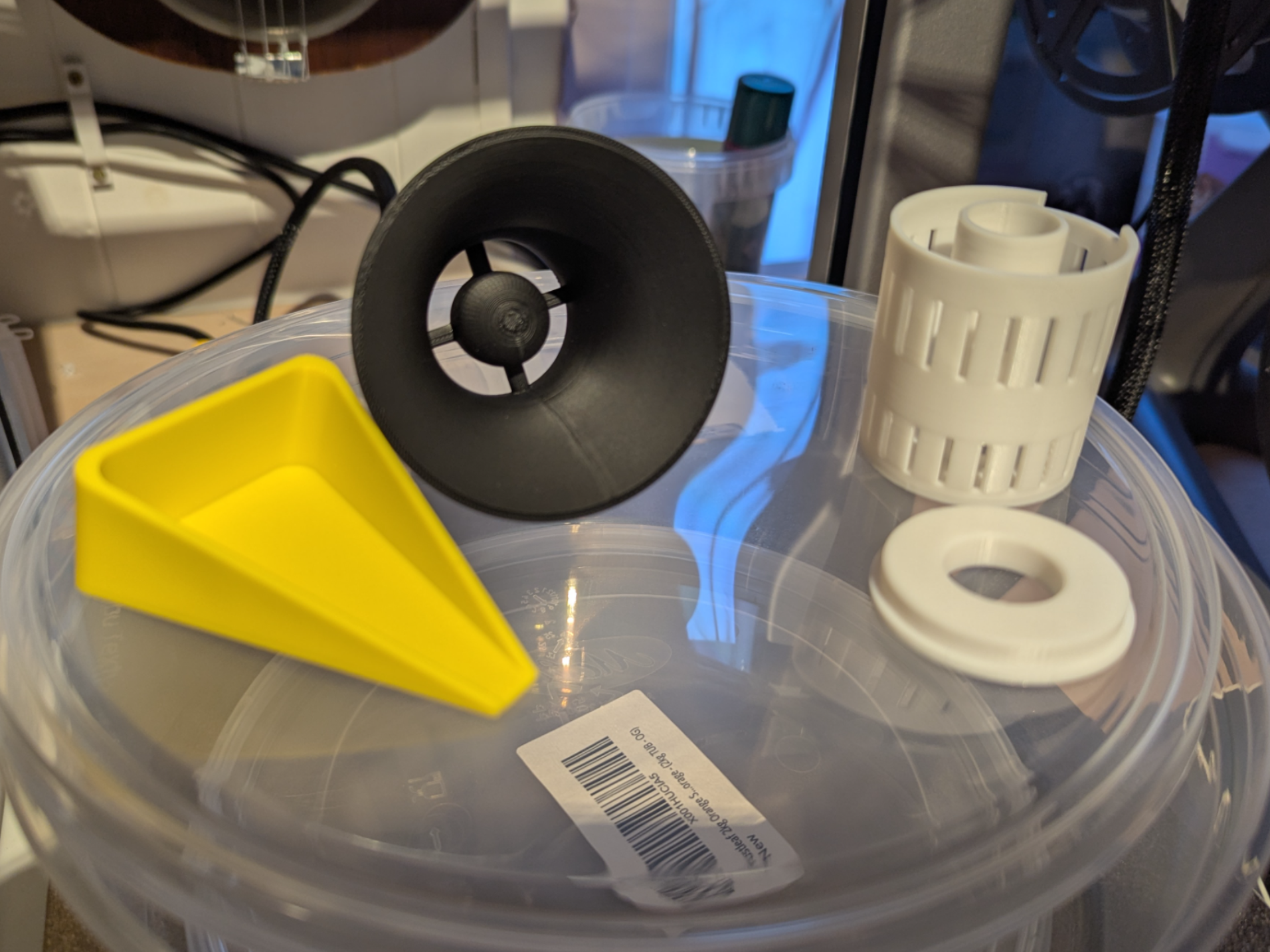 Desicant holder and scoop