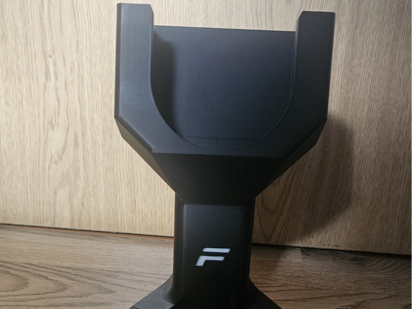 Fanatec QR2 Lite Wheel Stand with logo