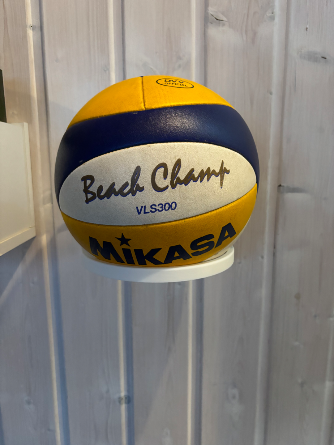 Ball Wallholder