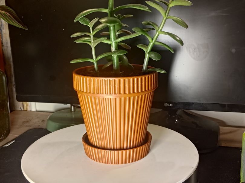 Traditional style planter
