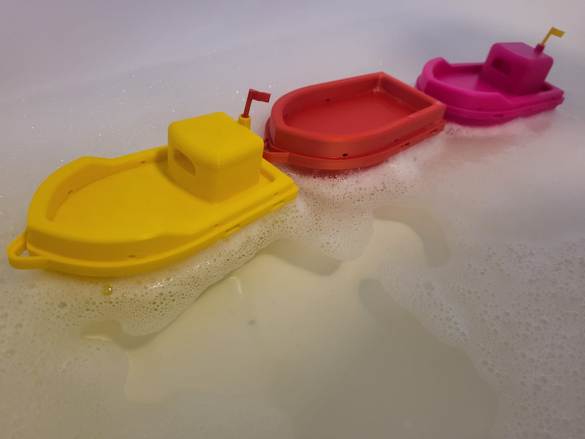 Tug & Play: Modular Bathtime Tugboats