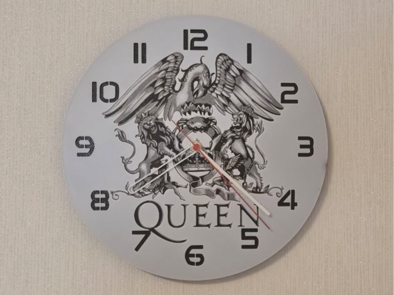 wall / desk clock Queen HueForge