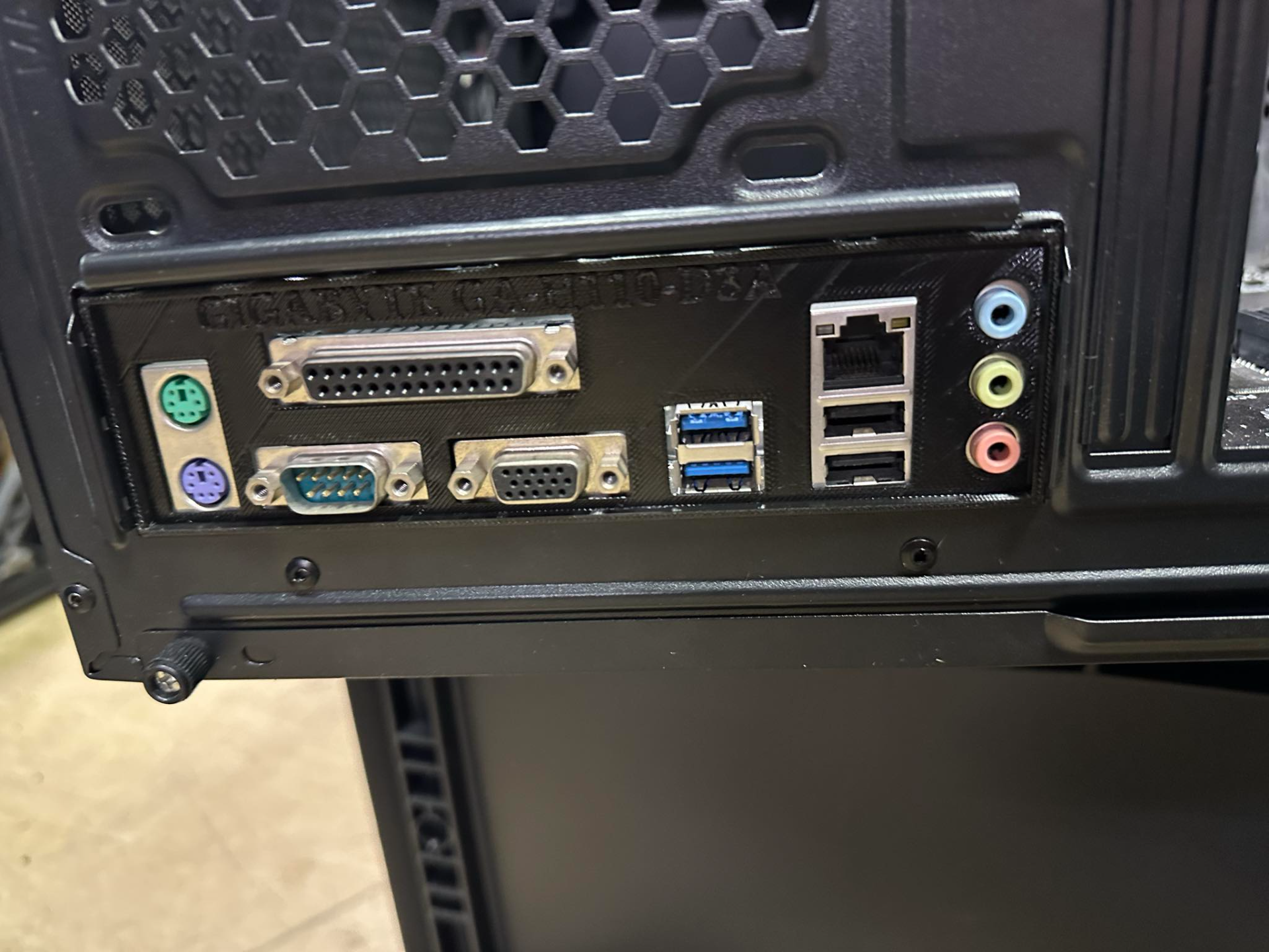 IO shield GIGABYTE GA-H110-D3A