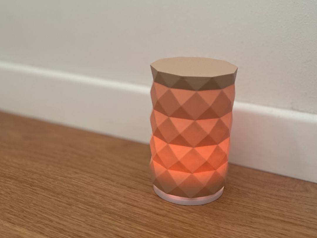 Low-Poly Nachttischlampe