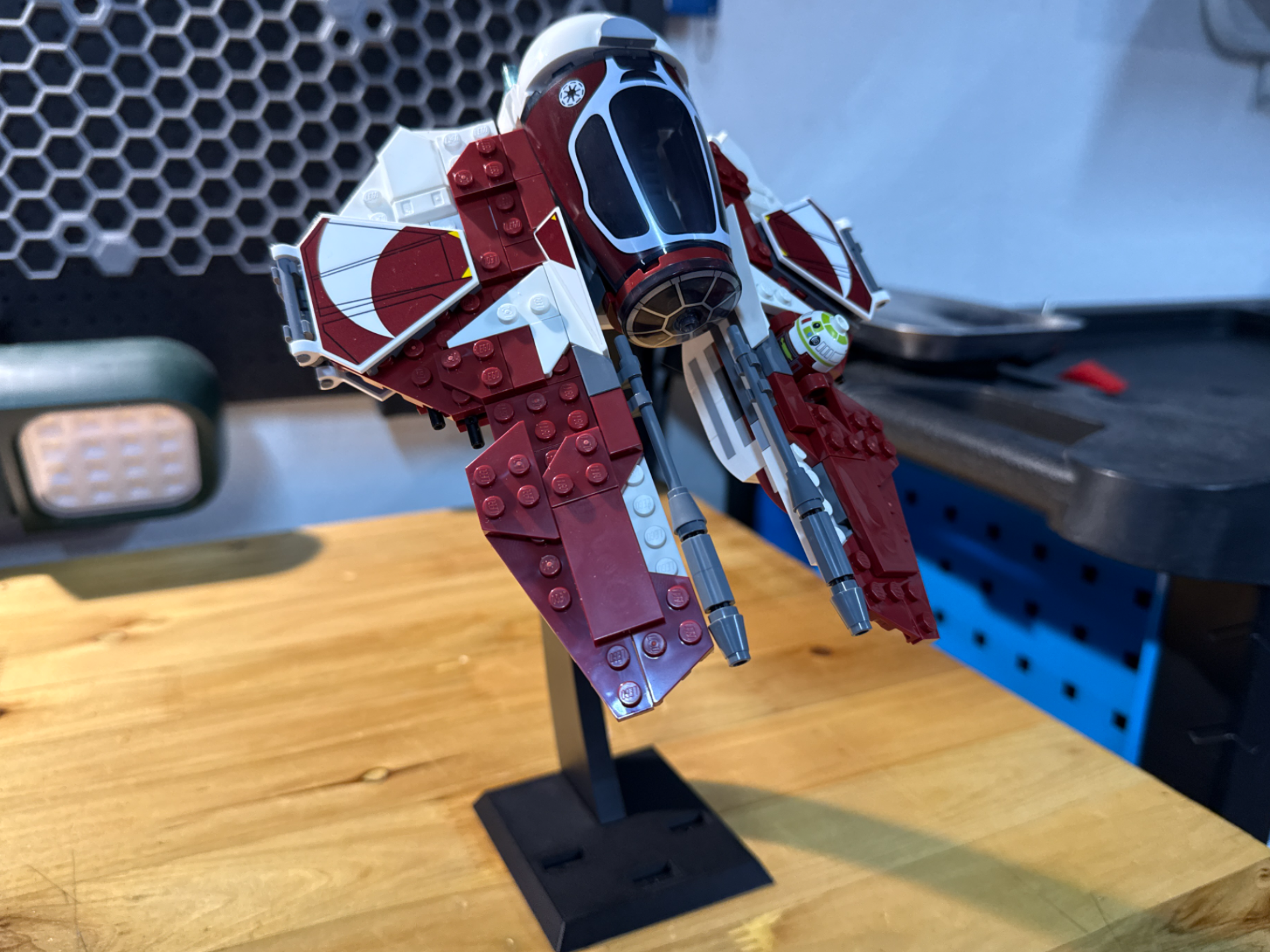 LEGOs 75401 Ahsoka's Jedi Interceptor