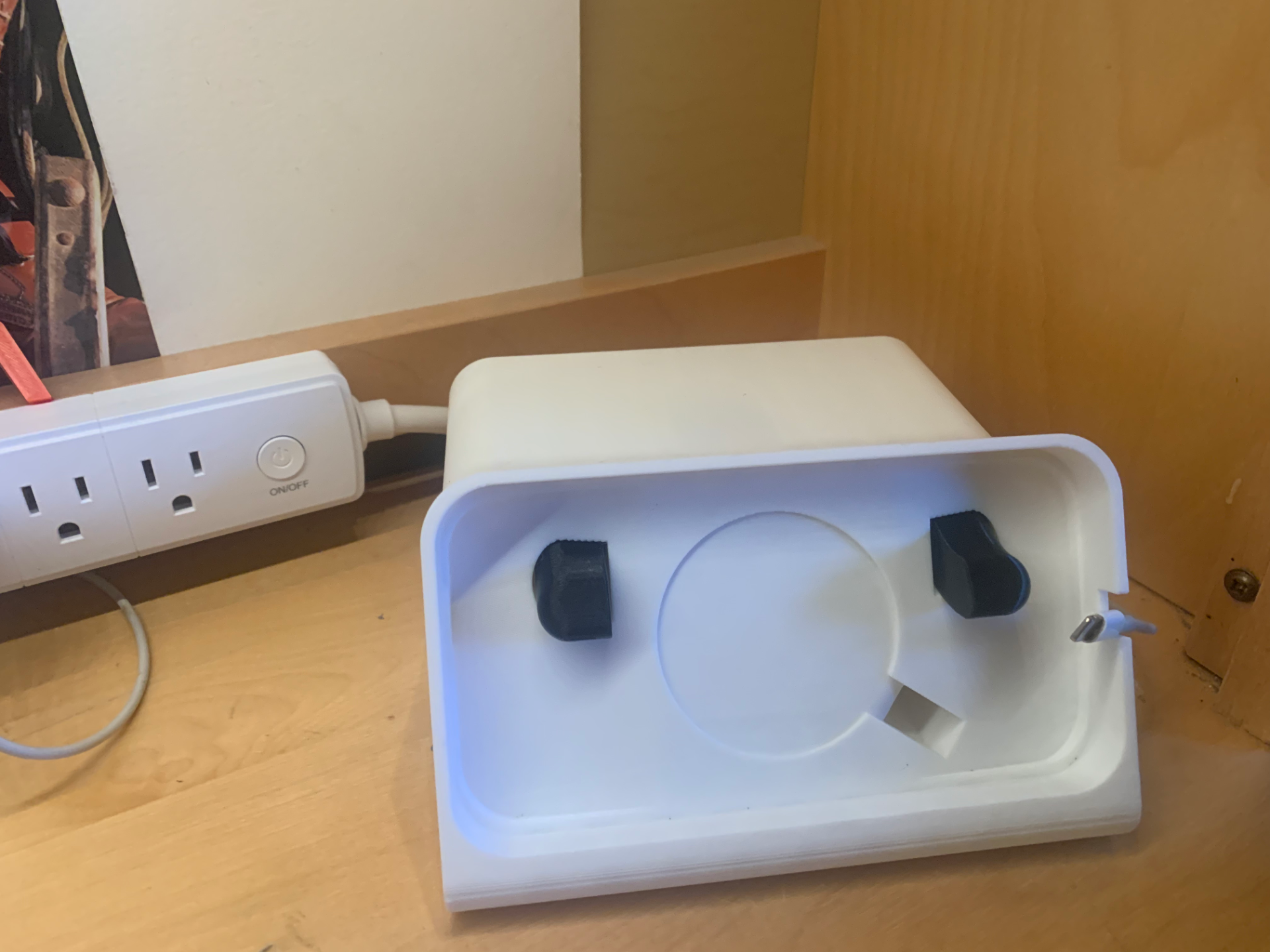 Iphone XS Standby Dock w/ Cable Charging