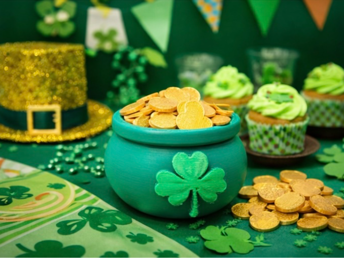 St. Patrick's Shamrock Pot of Gold Holder