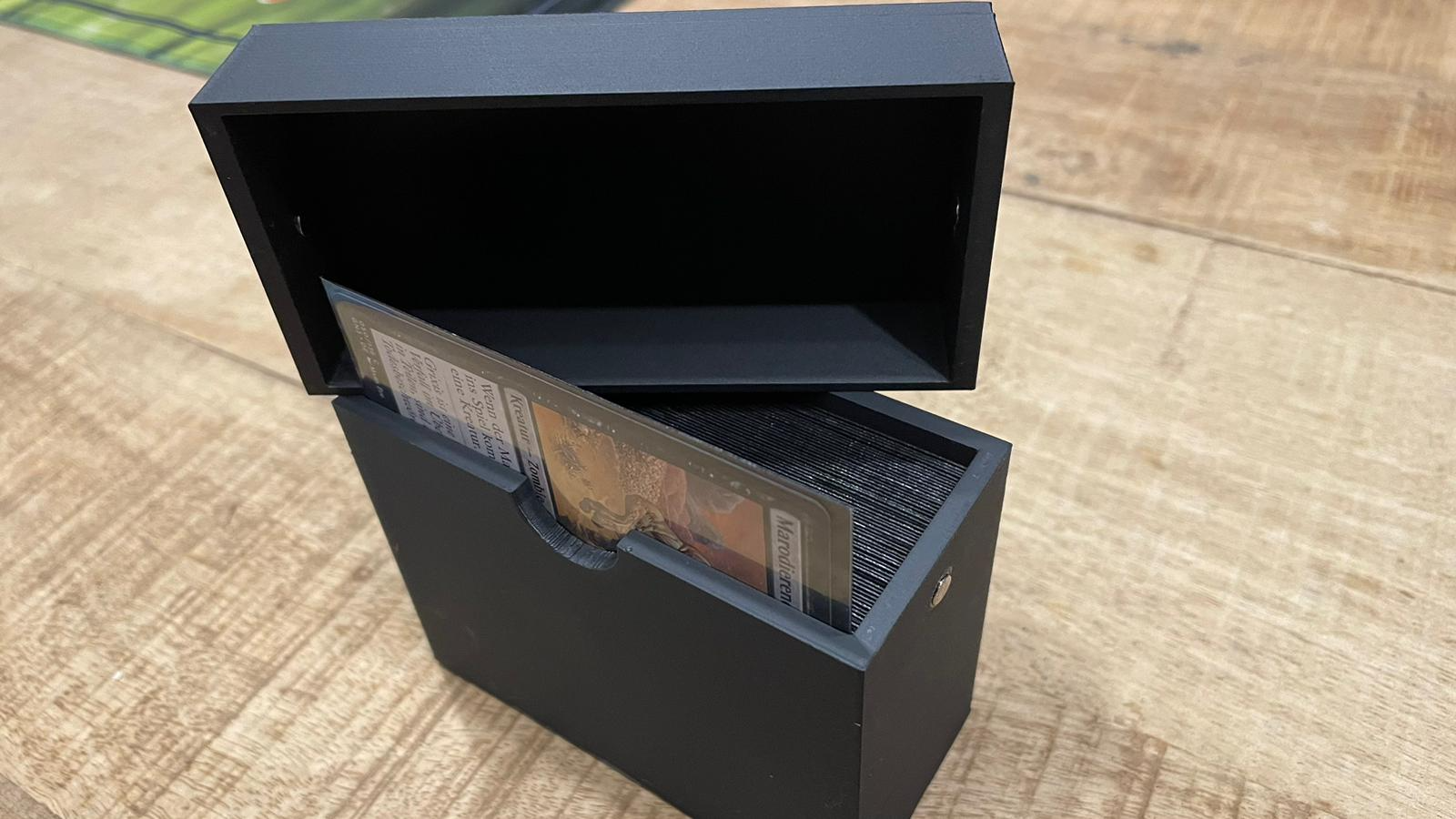 MTG 60 card deckbox for sleeved cards with magnetic lid