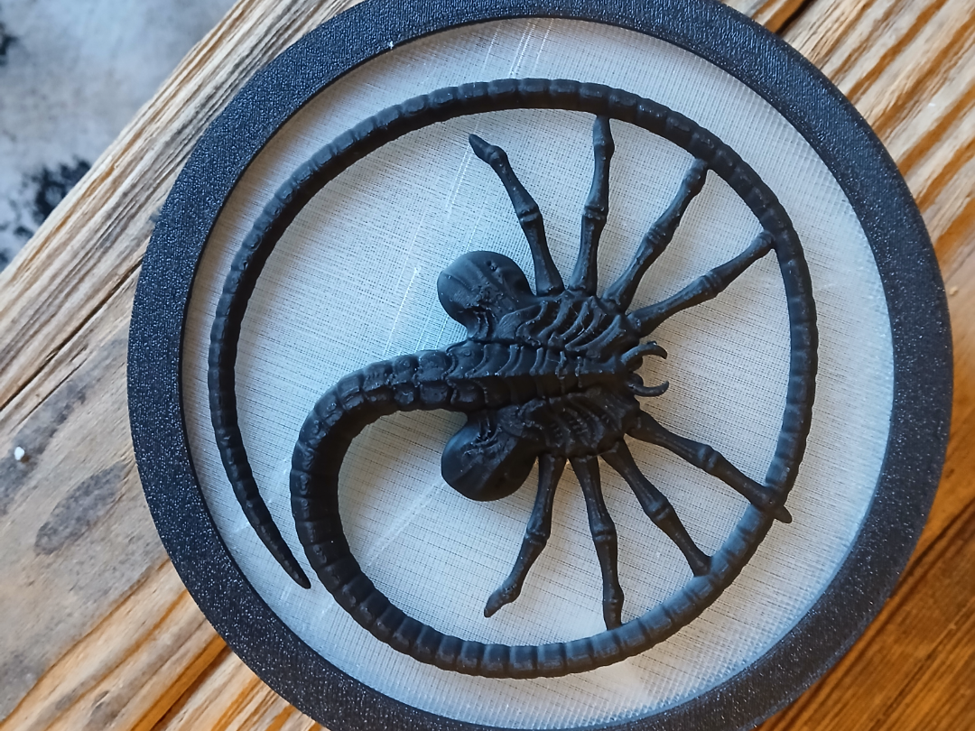 facehugger lamp