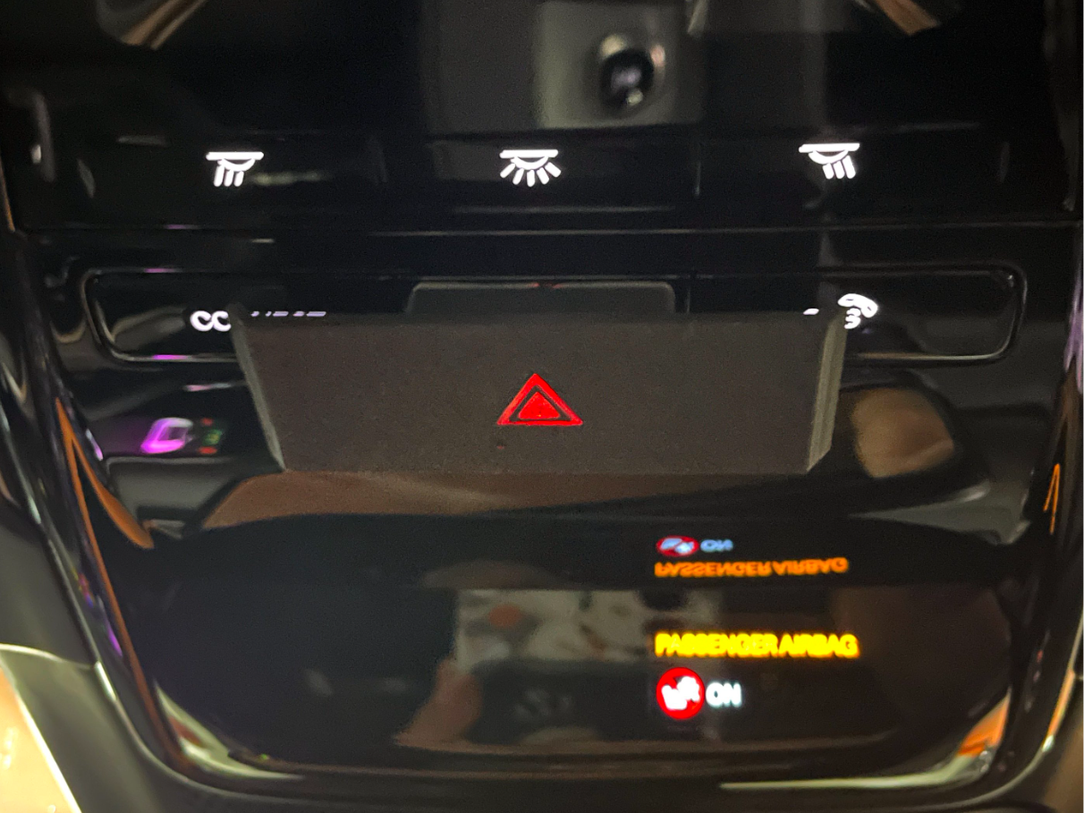 Polestar 4 Hazard Light Button Guide