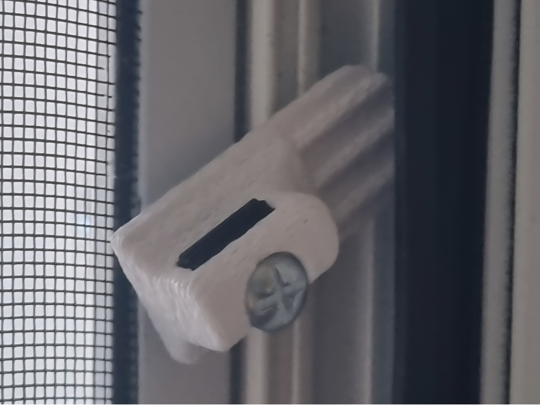 Door & Window Screen Retaining Clips