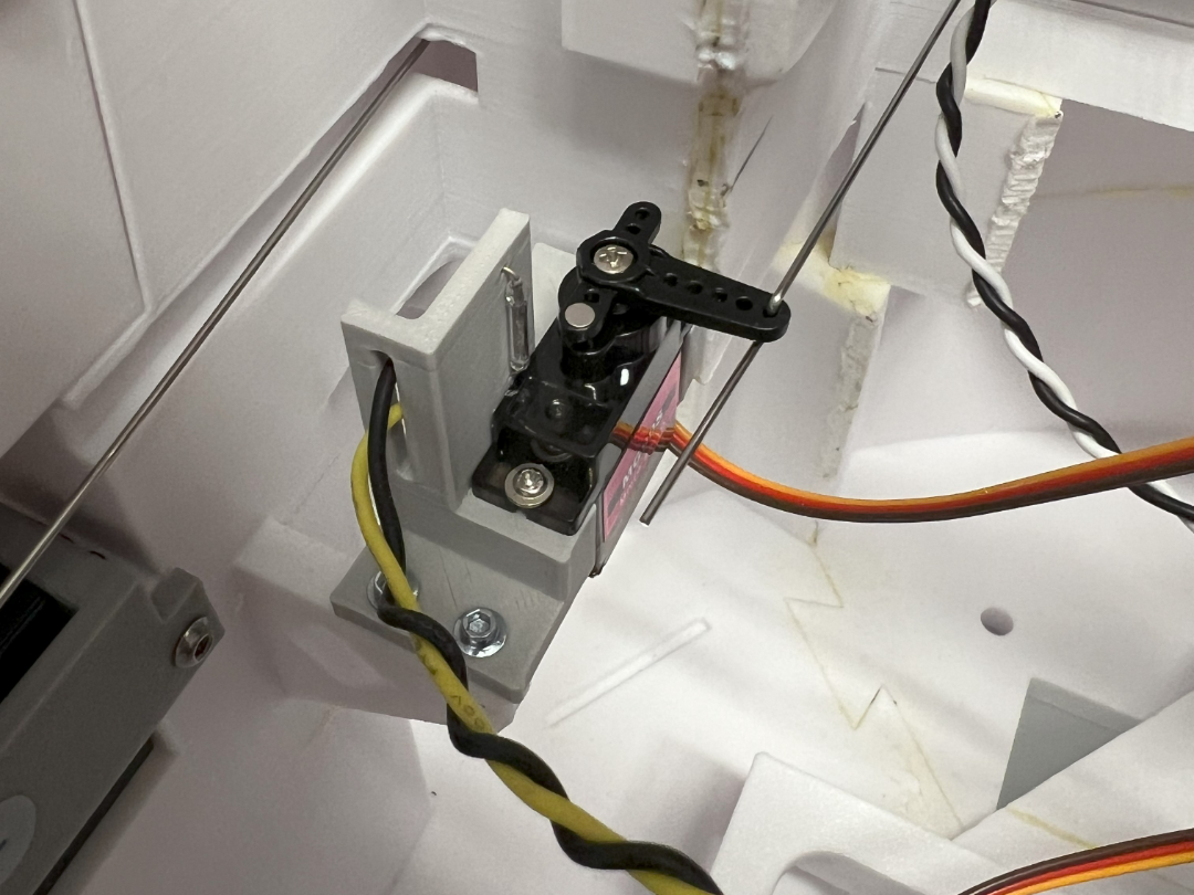 R2-D2 DPL Door servomount with reed contact