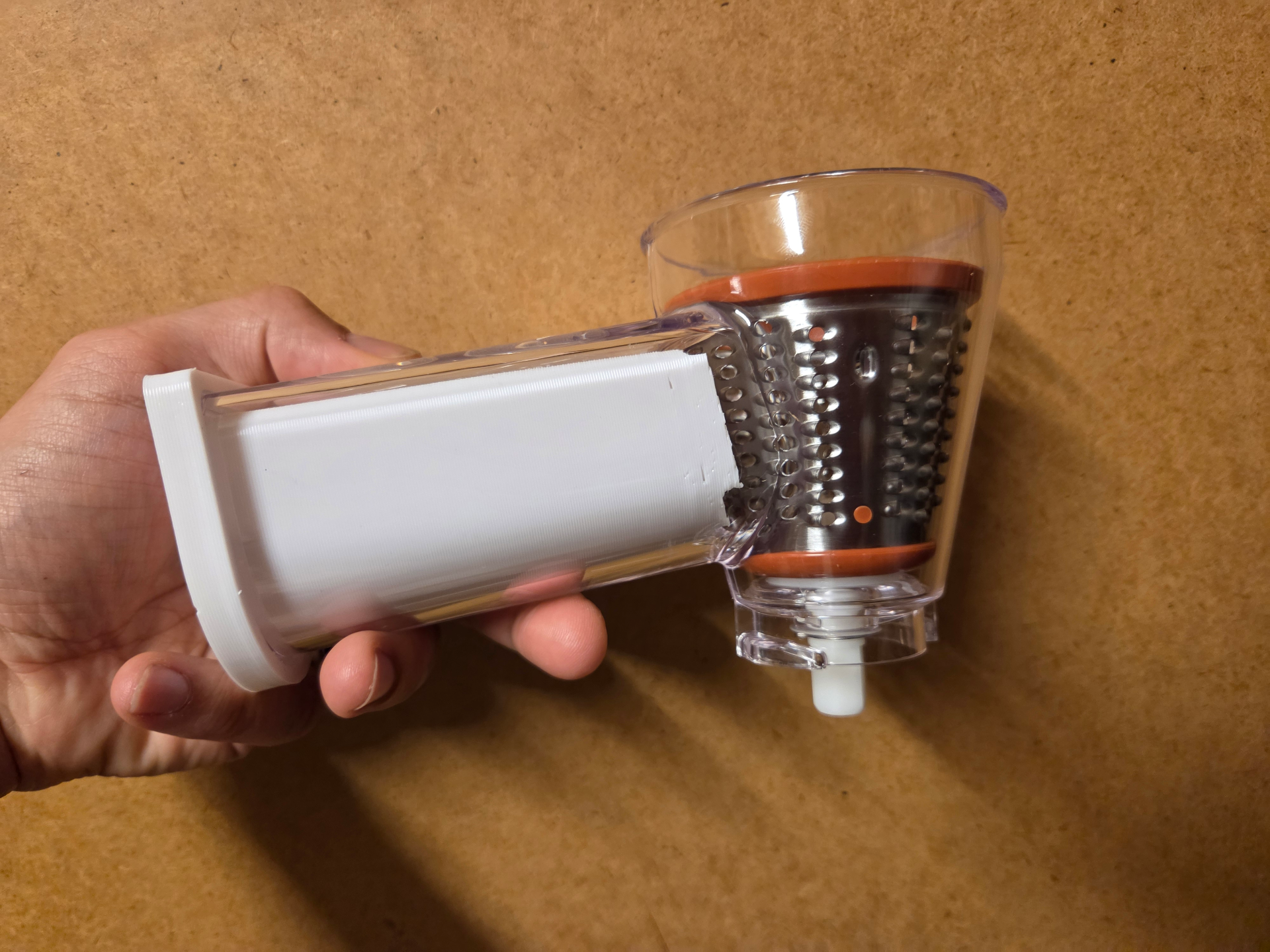 Juice extractor / veggie grater pusher