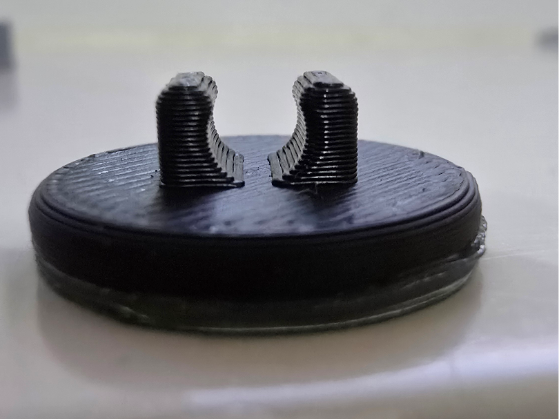 Basetta adesiva con clip per tubo PTFE 4mm