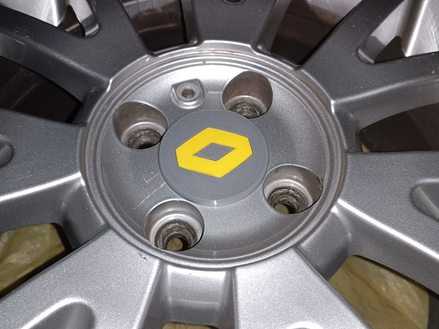 Renault Clio 3 O-Ring Wheel Cap with Logo