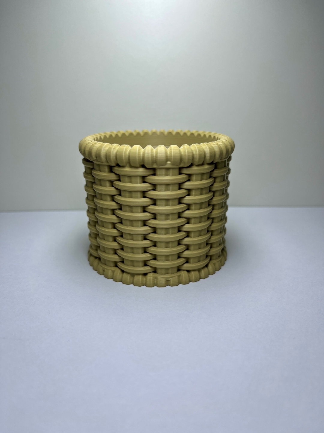 Woven plant pot, rattan optic