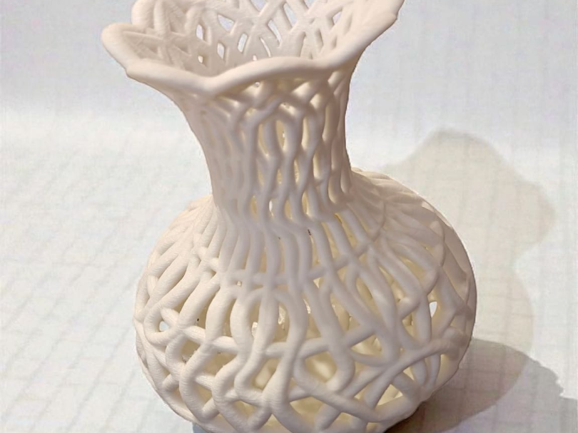 Weaver Vase: Interlocking Geometry