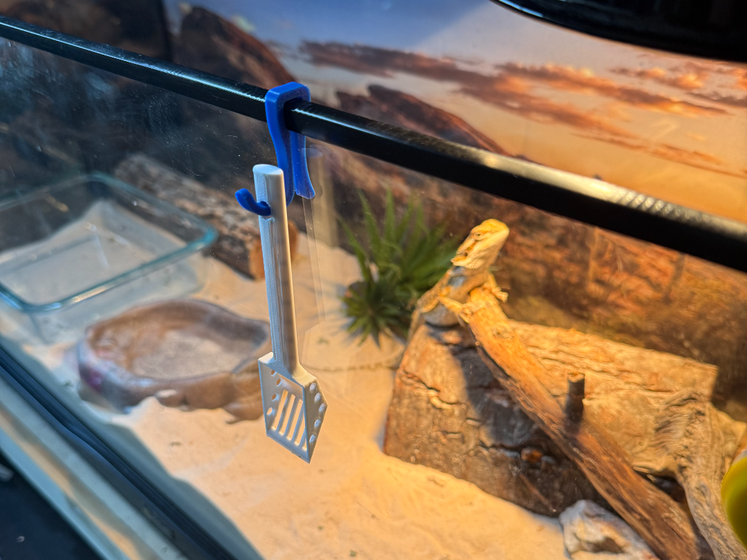 Bearded Dragon / Reptile Poop Scoop Tank Hanger