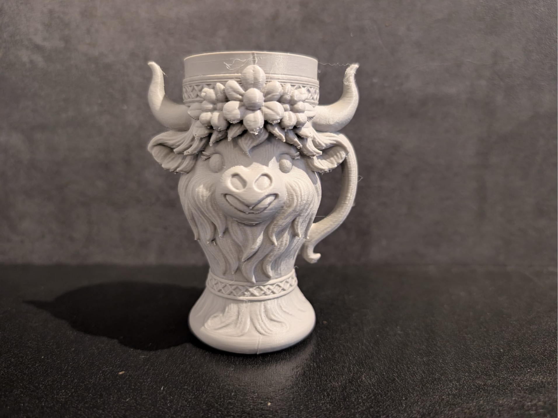 Highland cow Eggholder