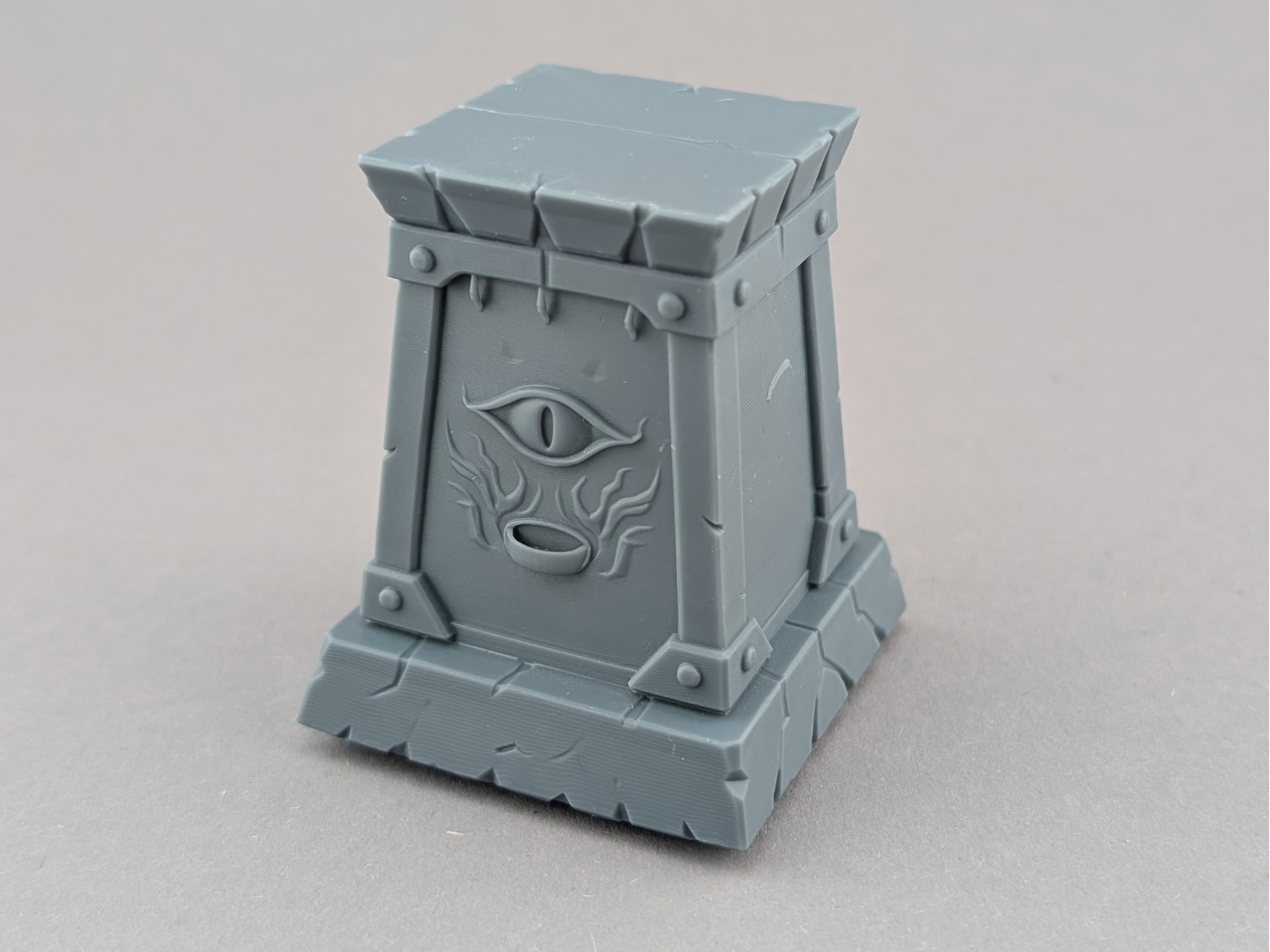 Mordor bust & model stand