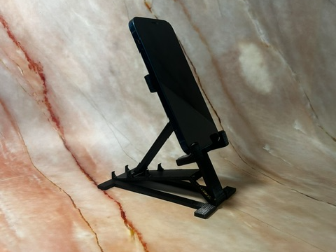 Foldable adjustable smartphone dock
