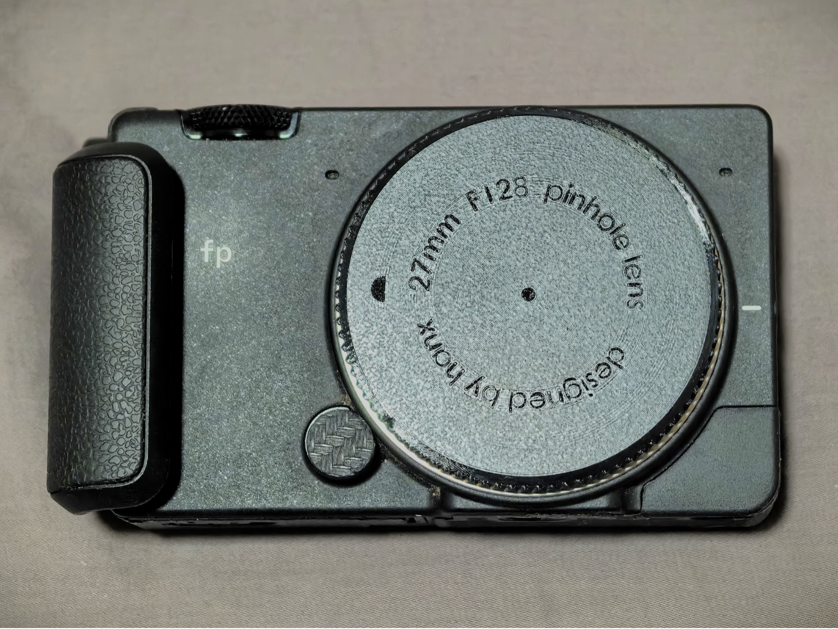 yet another pinhole lens (camera bodycap)