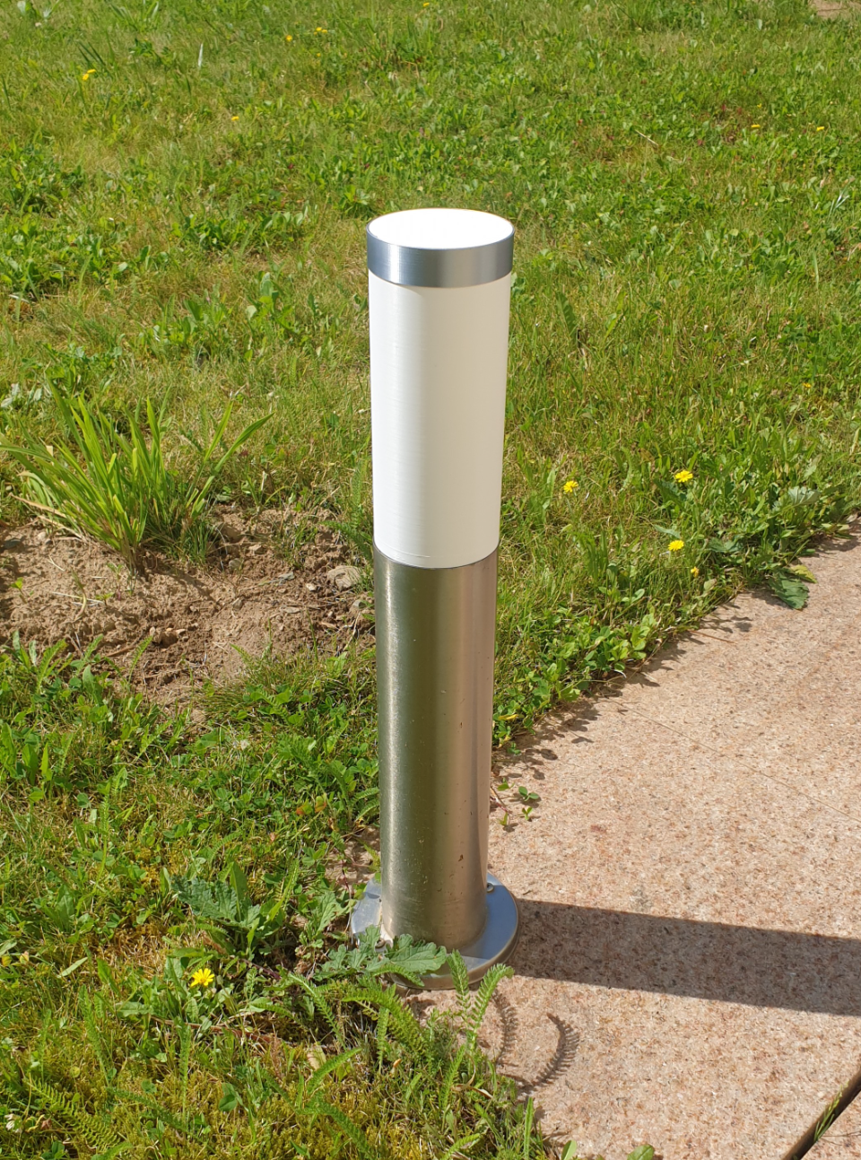 Top cover for outdoor bollard lamp