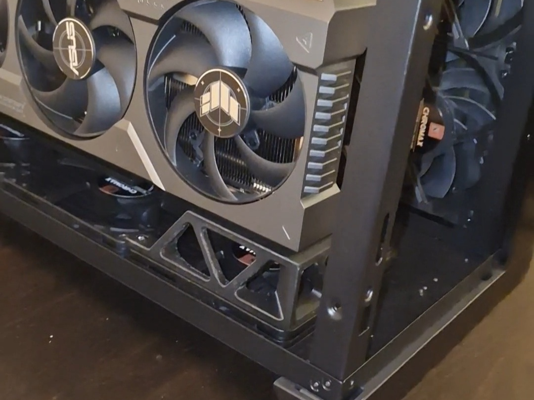 Graphiccard support for vertical GPU with Fan